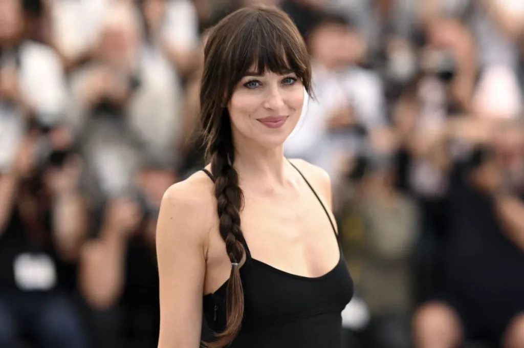 Dakota Johnson Height Everything You Need to Know About the Hollywood Star