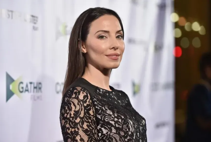 Whitney Cummings Height, Biography, Net Worth, Career, Personal Life & More (2026)