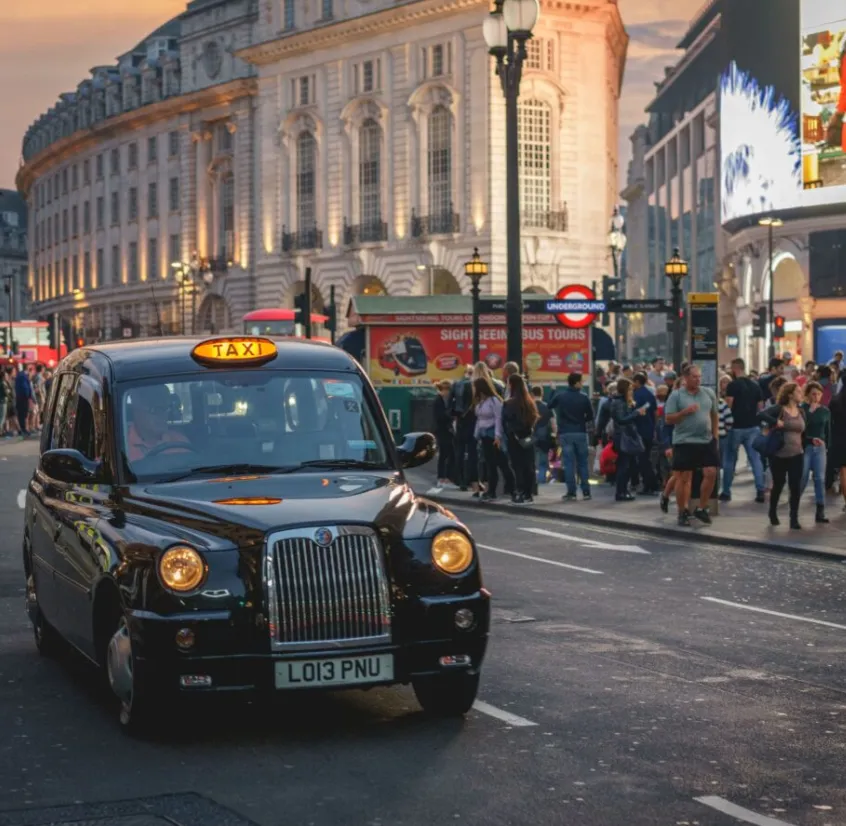 Why Booking in Advance Matters for Heathrow to London Taxi Transfers